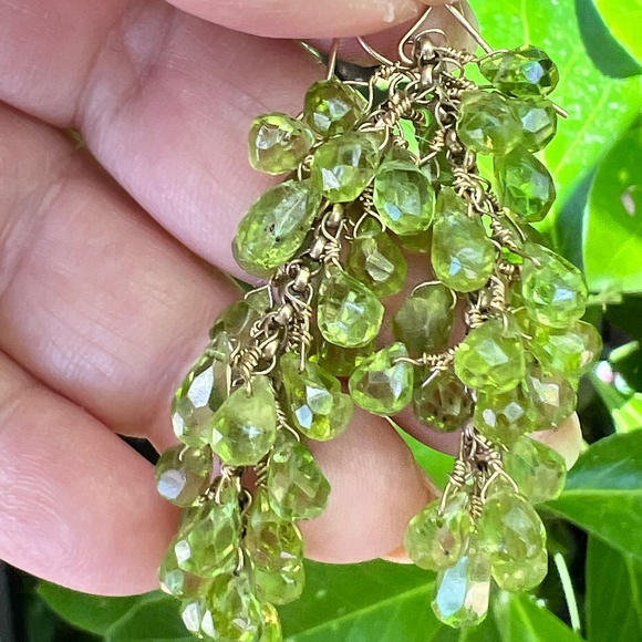VINTAGE SOLID 14K GOLD FACETED MULTI PERIDOT CLUSTER BUNCH DANGLE DROP EARRINGS - Picture 16 of 16